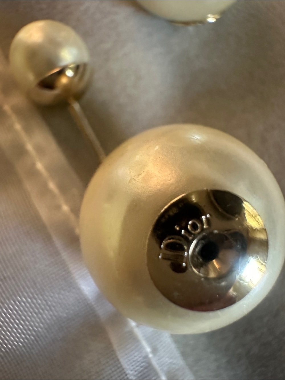 Dior Tribales Earrings
Gold-Finish Metal and White Resin Pearls - Picture 4 of 6
